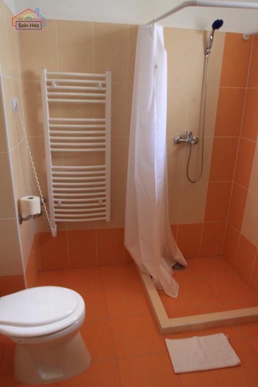 Ferienwohnung Szin-Haz Apartman (Adults Only) Gyula Zimmer foto