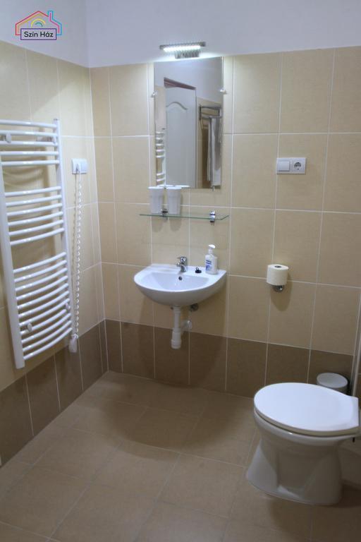 Ferienwohnung Szin-Haz Apartman (Adults Only) Gyula Zimmer foto